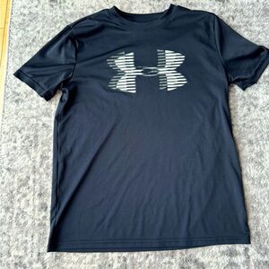 Under Armour black short sleeve shirt - size youth large
